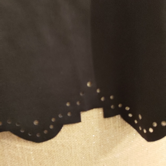 Cruz Scalloped Long-Sleeve Activewear Crop Top - Picture 5 of 6